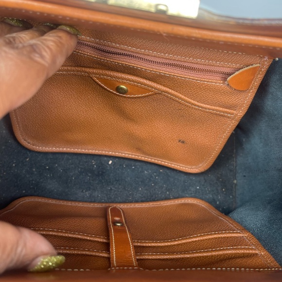Dooney & Bourne Vintage Black and Brown Leather Handbag - Picture 11 of 13